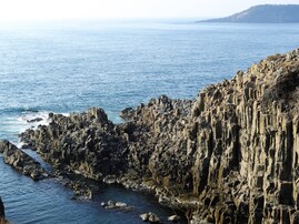 「1人旅で行きたい福井県の温泉地」ランキング！ 2位「東尋坊三国温泉」、1位は？【2025年調査】