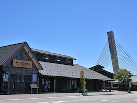 「1人旅で行きたい富山県の温泉地」ランキング！ 2位「氷見温泉郷」、1位は？【2025年調査】