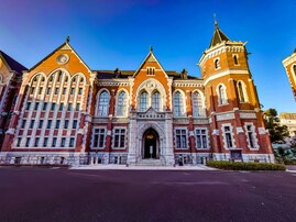 東日本出身者に聞いた「子どものパートナーだったらうれしい」と思う相手の出身大学ランキング！ 2位「慶應義塾大学」、1位は？