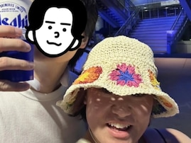 バービー、1歳娘＆イケメン夫との家族ショット公開「真っ黒だった脇もウオールナット材くらいの茶色に」