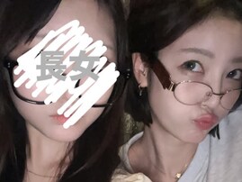 木下優樹菜、長女とカラオケへ！ 姉妹のような美人親子ショットに「えっっっぐかわいい」絶賛の声