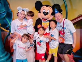 「あれ、パパ変わりました？」平愛梨、4人の息子と初東京ディズニーリゾート！ 三瓶の姿に「もはや親戚」の声