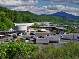 特産品が楽しめると思う「岩手県の道の駅」ランキング！ 2位「石神の丘」、2票差の1位は？【2025調査】