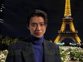 「流石の着こなし」山崎賢人、スーツ姿のイケメンショット披露「スタイルが素晴らしすぎ」「いい男だ、、」