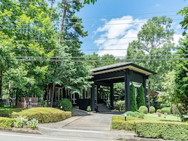 【楽天トラベル温泉SALE】「エンゼルフォレスト那須」が今だけ特別価格に！ 愛犬と泊まれる自然豊かな高原リゾート【10月3日】