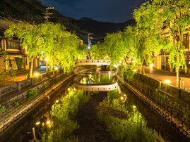 夜景が美しいと思う「兵庫県（有馬・六甲・播磨・但馬エリア）の温泉地」ランキング！ 2位「城崎温泉」、1位は？