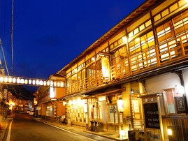 夜景が美しいと思う「奈良県（奈良・吉野・大和路エリア）の温泉地」ランキング！ 2位「洞川温泉」、1位は？