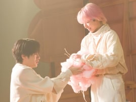 「最年長組とは思えない可愛さ」Snow Man・佐久間大介＆深澤辰哉、MVオフショットに反響！ 「驚きが隠せない」