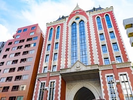 「文系分野で就職に有利」だと思う日本の大学ランキング！ 2位は「慶應義塾大学」、1位は？