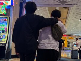 「最高な親子」庄司智春、成長した息子との肩組みショット公開「裏カジノの雰囲気パネぇぇぇえ！」