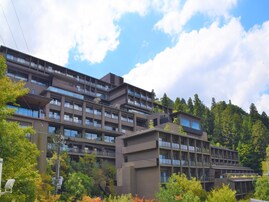 【楽天トラベルセール】「有馬温泉　有馬六彩」が今だけ特別価格に！ 名湯と眺望に癒される上質リゾート【10月17日】