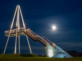 夜景が美しいと思う「富山県の温泉地」ランキング！ 2位「氷見温泉郷」、1位は？ 【2025年度調査】