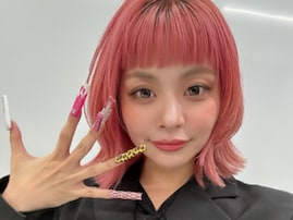 「反響ありすぎ」エルフ荒川、ピンクぱっつんヘアが大好評「これでおもろい芸人なんだぜ？最強やん」