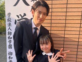 「一瞬ドキッとしてしまった」向井康二、“ニセ親子ショット”に反響！ 「こんな美しい親子いたら事件」