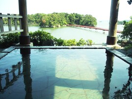 【楽天トラベルセール】「松島温泉　ホテル絶景の館」が今だけ特別価格に！ 松島湾を一望する圧巻の眺望宿【10月22日】