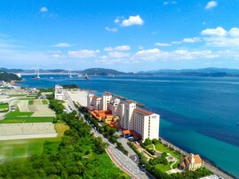 【楽天トラベル売れ筋1位】「アオアヲナルトリゾート」は海を望む絶景ロケーションが魅力のリゾートホテル【10月28日】