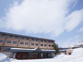 【楽天トラベルセール】「ニセコ昆布温泉 ホテル甘露の森」が今だけ特別価格に！ 森に囲まれたホテルで素敵な演奏会も【10月31日】