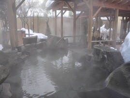 【楽天トラベル売れ筋1位】「越後湯沢温泉 湯沢グランドホテル」は館内湯めぐりが楽しい温泉ホテル【10月31日】