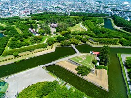 北海道で「ふるさと納税の返礼品が魅力的」と思う市ランキング！ 2位「函館市」を抑えた1位は？【2025年調査】