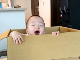 「冗談でも、こんなことをしたらダメ」人気YouTuber夫婦、息子のネタ写真に賛否。「不快」「面白くない」