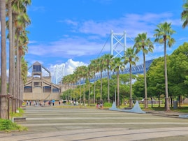 【香川県】「写真で見るのとはまったく違う…」道の駅「瀬戸大橋記念公園」の魅力とは？ 瀬戸内海を一望できる