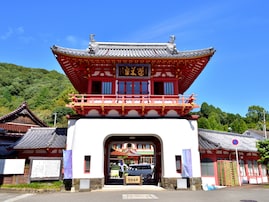 【佐賀県】「無色透明でトロッとした……」異国情緒あふれる「武雄温泉」の魅力とは？ 湯豆腐も人気