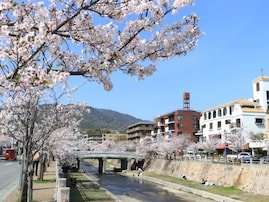 関西圏住民が選んだ「住み続けたい街（駅）」ランキング！ 2位「芦屋川」を抑えた1位は？【2025年調査】