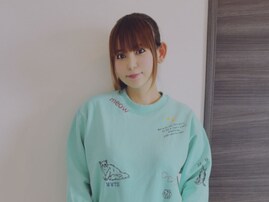 「体型もキレイ」中川翔子、自宅でYouTube撮影。双子とのスリーショット公開「髪の毛も生えてきたね」