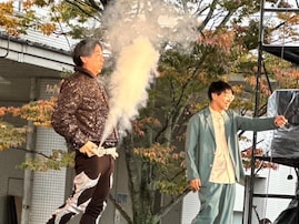 「自分でもびっくり顔じゃん」人気芸人、“ご報告”投稿に反響！ 「なんか最終奥義みたい笑」「煙幕やん」