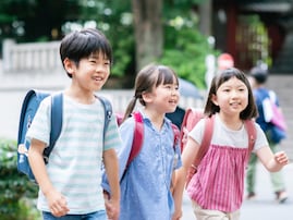 親しみやすいと思う「名字」ランキング！ 2位「佐藤」を抑えた1位は？ 【2025年調査】