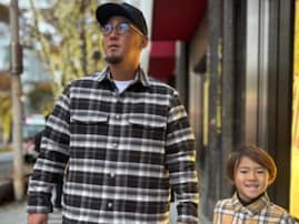 「お父さんに似てイケメン」中田翔、息子との顔出しおそろコーデ公開「大きい背中と天使くん」「嬉しそうな顔」