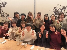 「年相応の色味」バカリズム、アイドリング!!!元メンバーとの集合写真に辛口コメント!? 「みんなお若いから」