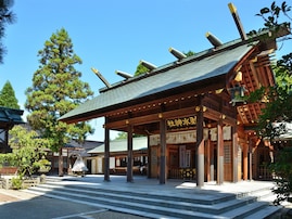 好き＆行ってみたい「富山県の寺社仏閣」ランキング！ 2位「射水神社」を抑えた1位は？【2025年調査】