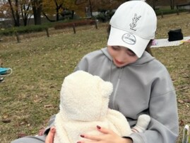 「旦那さん鼻高いだろ」元人気グラドル、2人の子どもとの休日ショットに「ママ素敵」「幸せ物語ってる」