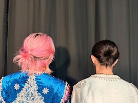 「美人さんが2人！」佐久間大介、「髪結び仲間」とのツーショットを公開！ 「オーラ強すぎて」