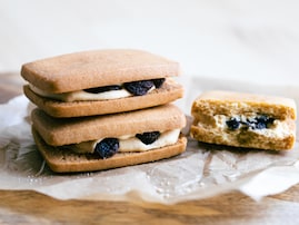 職場で配りたい「北海道のお土産」ランキング！ 2位「マルセイバターサンド（六花亭）」を抑えた1位は？ 【2025年調査】