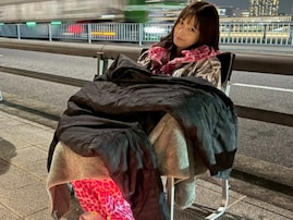 「橋本環奈が道端に落ちてる」橋本環奈、ドラマオフショットに反響！「交通量調査してるのかと思った」