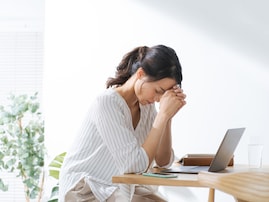 「将来を心配される」32歳在宅ワークの女性。両親との実家暮らしにおける「生活費の悩み」とは？