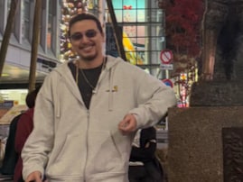 「ついに彼に会えた」藤井風、変装なしヤンキー風ファッションで渋谷に現る！ 念願の“彼”と2ショット