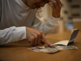 41歳アルバイト男性、年収200万円、貯金なし。17年間におよぶ奨学金返済で「余裕は常にない」