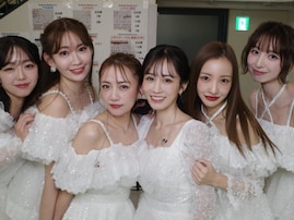 「涙腺崩壊警報発令中」小嶋陽菜、AKB48初期メンバーとの集合ショットに反響の声！ 「OGが嘘みたいに綺麗、、、」