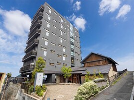 【楽天トラベルスーパーSALE】「ホテル道後やや」が誰でも13％オフ！ 道後温泉本館にも近い観光に便利な好立地【12月10日】