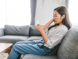 「正社員としての未来が全く想像できず……」26歳パート女性、年収100万円、奨学金利用への後悔を語る