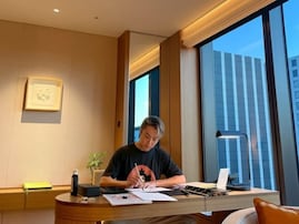 「自宅の写真載せていいの？」TAKAHIRO、自宅の書斎を大公開!? 「すごー！！さすがEXILE！と思った」