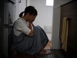 「実家を出る事は諦めている」契約社員の31歳女性、年収200万円。「結婚も諦めている」理由とは