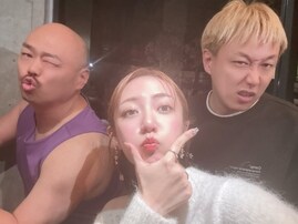 「修羅場にしか見えない」高橋みなみ、“武道館終わったから地獄メン”芸人との3ショットに「これは地獄w」