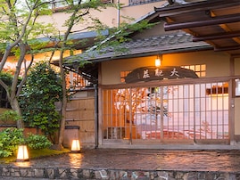 【静岡県の人気ホテル】「熱海 大観荘」は美肌・温まり効果に優れた豊富な湯量が自慢！