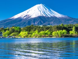 クリスマスに行きたい「山梨県の絶景ドライブスポット」ランキング！2位「河口湖周遊道路」を抑えた1位は？【2025年調査】