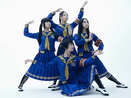 「息を呑む美しさよ。。」新しい学校のリーダーズ、“進化”した新衣装を披露！「アートだ」「惚れる」