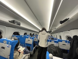 新幹線で「席を譲ってくれない」人は冷たいのか？ 飛行機はなぜ「全席指定」なのに揉めるのか？